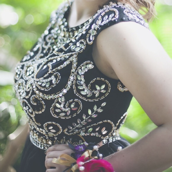 Long prom dress. tool skirt beaded top. - Picture 3 of 3