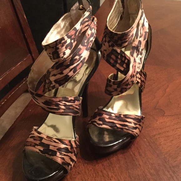 Shoes - Picture 2 of 3