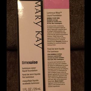 Mary Kay Luminous wear liquid foundation. New!