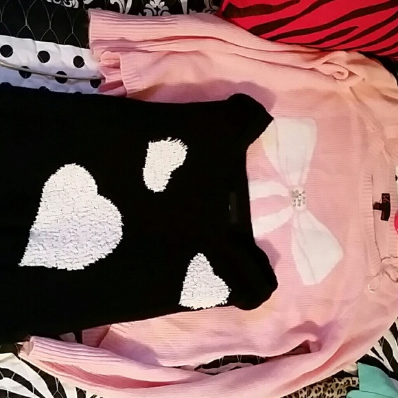 2 sweaters Pink and Black