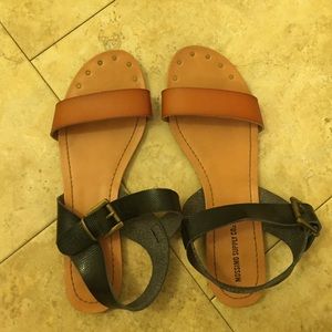 Lightly Worn Mossimo Black and Brown Sandals