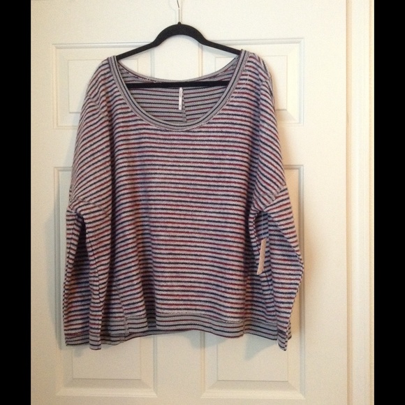 *NWT* Free People Slouchy Pullover Sweater (L) - Picture 3 of 4