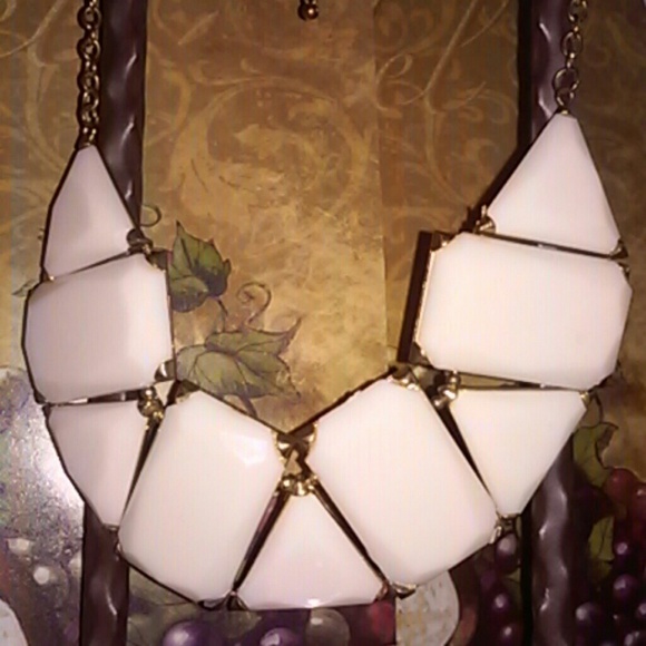 💍Ivory Statement Necklace💍 - Picture 2 of 2