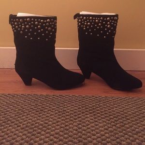 Adorable black suede studded boots!