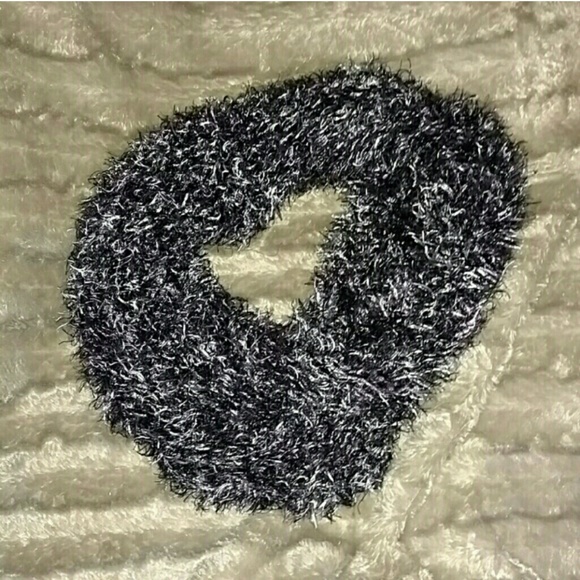 🍎3 For $15🍎💥SALE💥 7 Ways To Use This Scarf - Picture 1 of 4