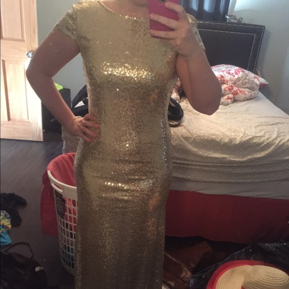 Long gold sequined dress - Picture 2 of 3