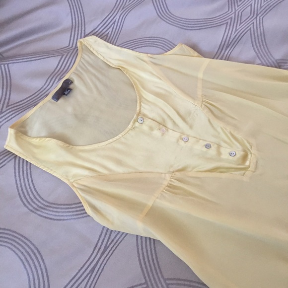 🚫DONATED🚫 100% Silk Pastel Yellow Top - Picture 2 of 3