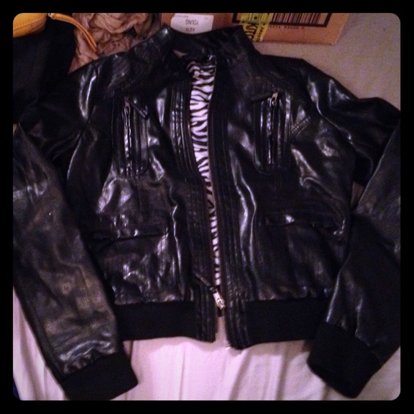 Cropped long sleeve pleather jacket