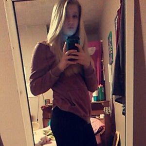 Meet your Posher, Alyssa