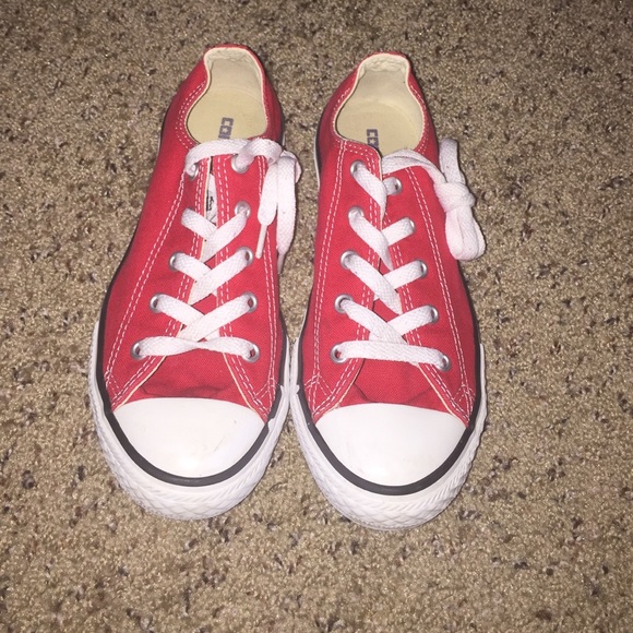 Red converse size US 3.