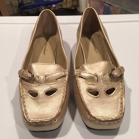 Women's New light gold flats - Picture 1 of 4