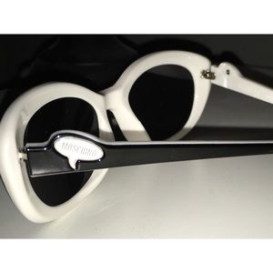 Moschino Retro Style Shades