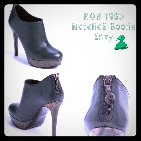 House of Harlow Natalia Bootie Envy Green Like New