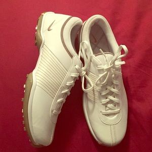 Golf shoes