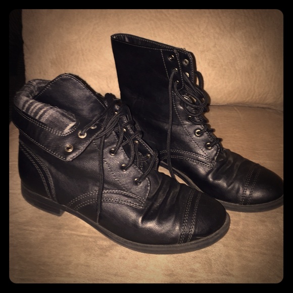 Black lace up ankle boots w/ plaid interior