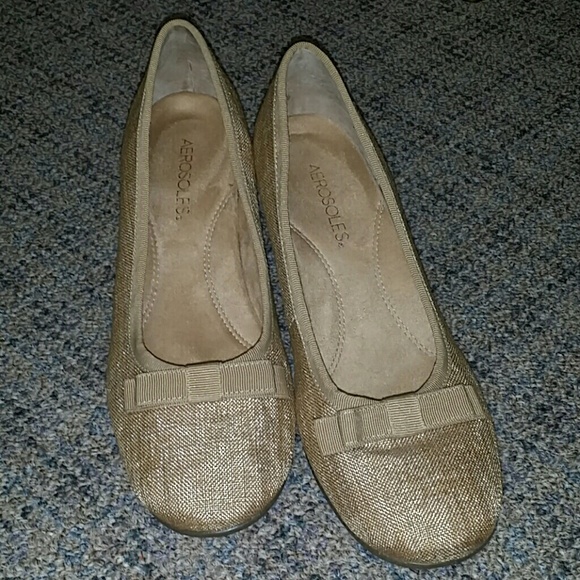 AEROSOLES Shoes - Aerosoles shimmery tan pumps