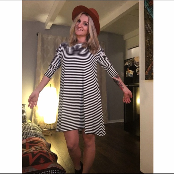 Striped knit dress - Picture 2 of 2