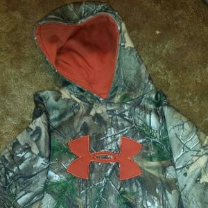 Boys Youth Under Armour hoodie