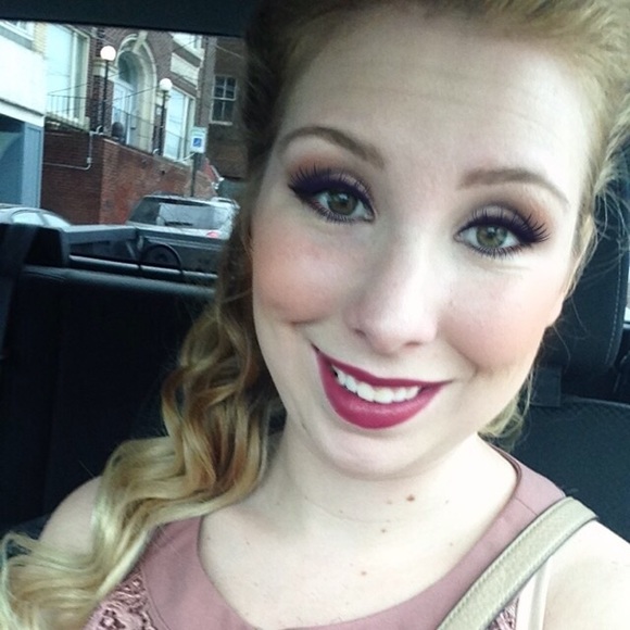 Meet your Posher, Amanda - Picture 1 of 1