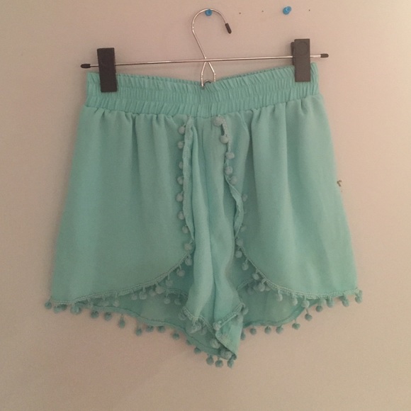 Women's shorts - Picture 1 of 2