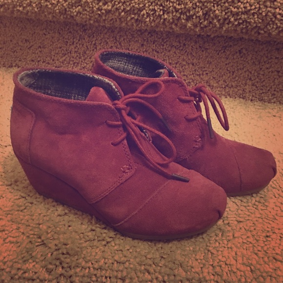 TOMS Desert Wedge Shoes Burgundy Suede Booties