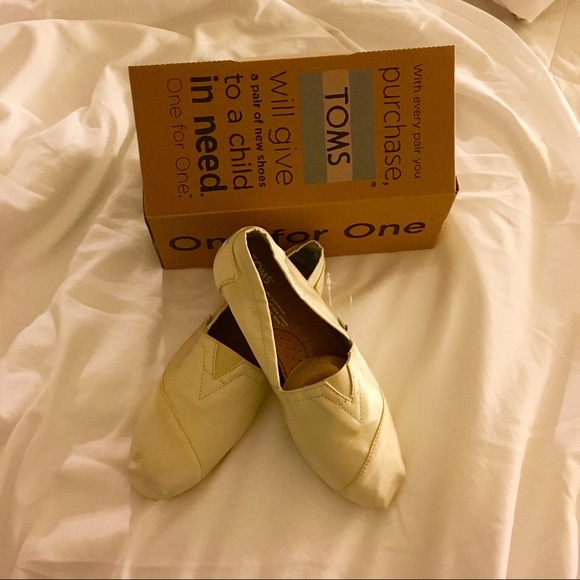 New ivory Toms