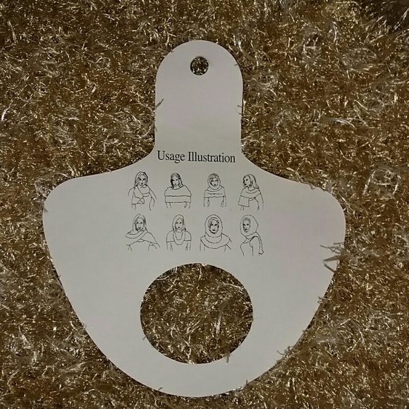 🍎3 For 15🍎. 💥 SALE 💥 7 Ways To Use This Scarf - Picture 2 of 4