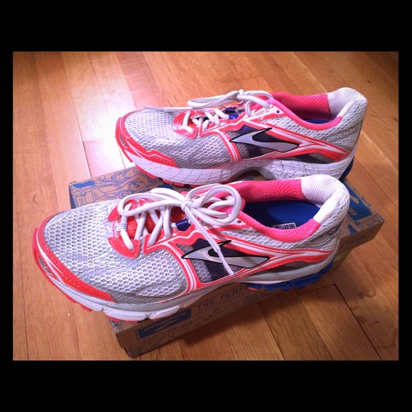 Brooks Ravenna running shoes, size 10