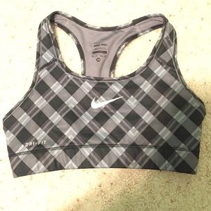 Nike pro sports bra