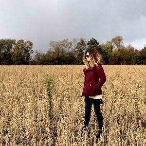 Meet your Posher, Caitlyn