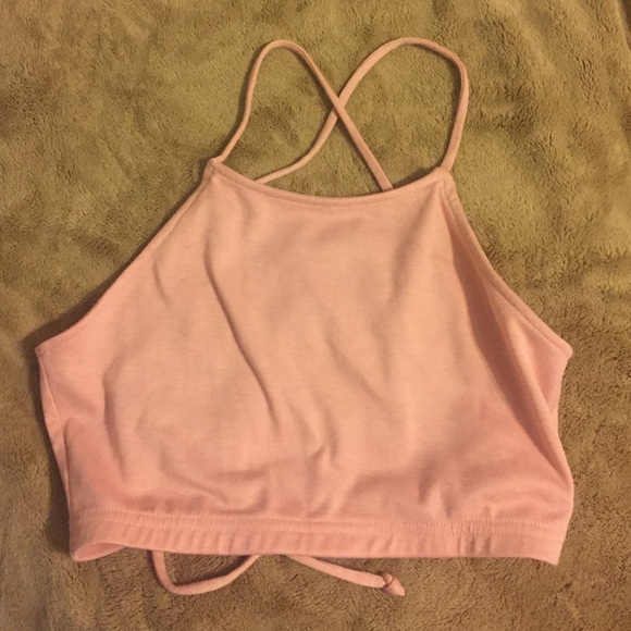💕💕Cute pink halter crop💕💕