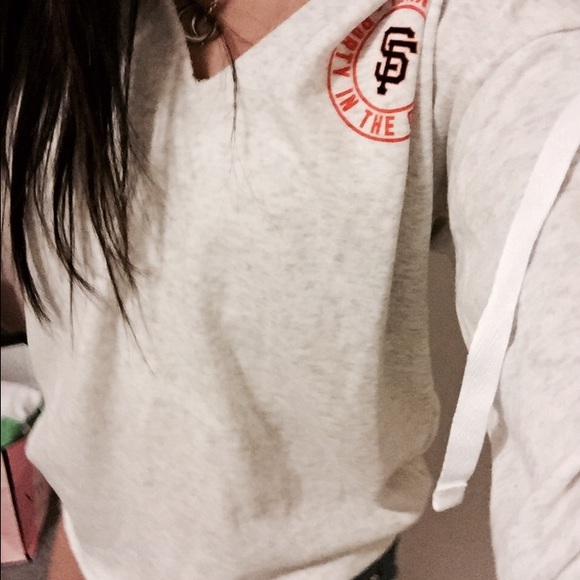 VS Pink SF Giants sweatshirt
