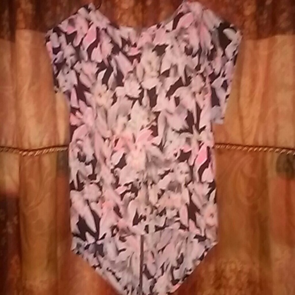 Pink black and white flower high low crop top - Picture 2 of 3