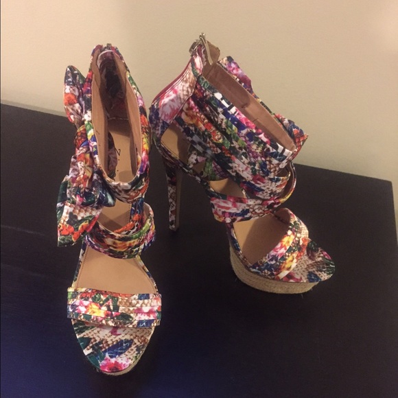 Zigi Soho Sexy Floral Heels Size 9