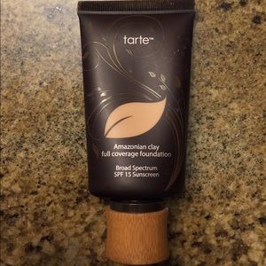 Tarte Amazonian clay foundation