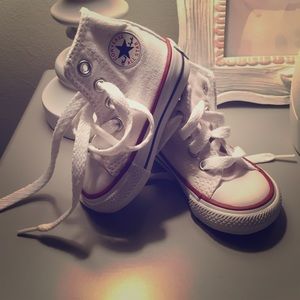 Size 4 infant high top converse