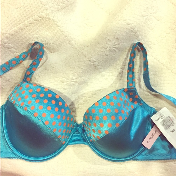 Sophie B. Bra