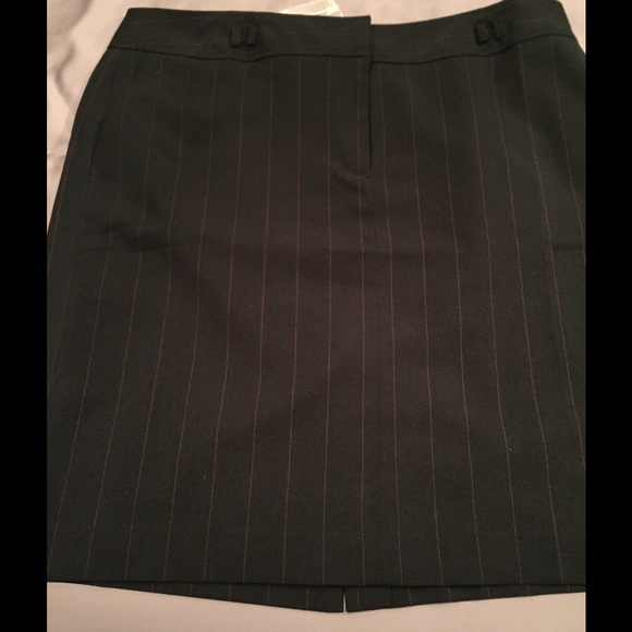 💚 NWT LOFT Black&Red Pinstripe Skirt