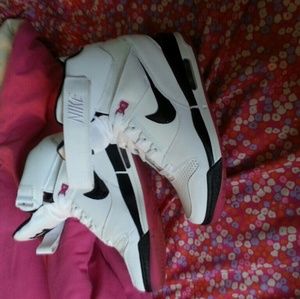 Nike air revolution sky hi
