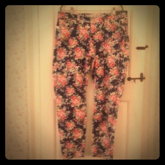 Seven7 NWT Floral Skinny Jeans 16🌸🌹🌺 - Picture 1 of 4