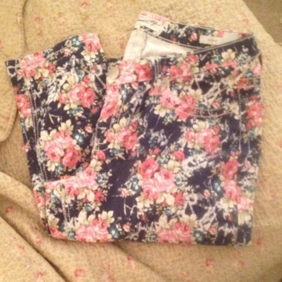 Seven7 NWT Floral Skinny Jeans 16🌸🌹🌺 - Picture 3 of 4