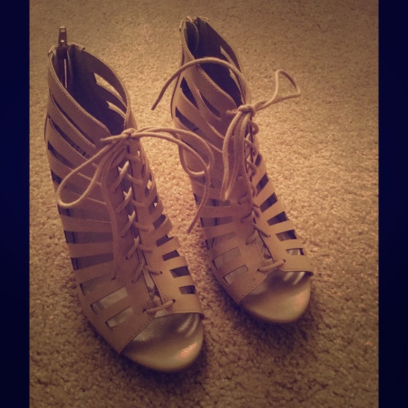 D Shoes - TRADED - D💕 lace up bootie heels 😍 + H&M JEANS
