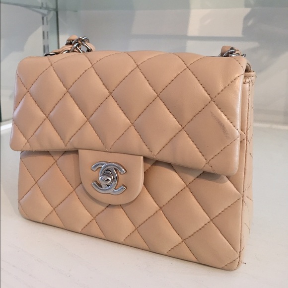 CHANEL - Picture 3 of 4