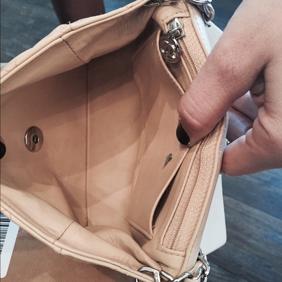 CHANEL - Picture 2 of 4