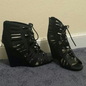 Black sandal wedges