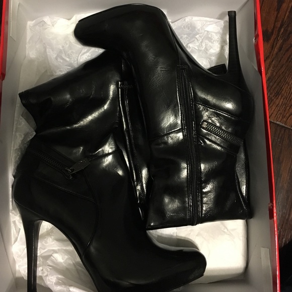 🔴SOLD 🔴 Guess Knee High Boots