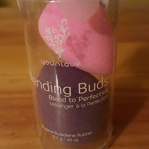 Younique  blending buds