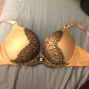 Victoria's Secret Miraculous Plunge push up 34B