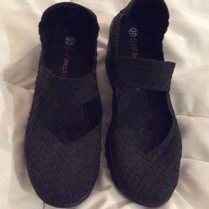 Bernie MeV lightweight wedge shoes