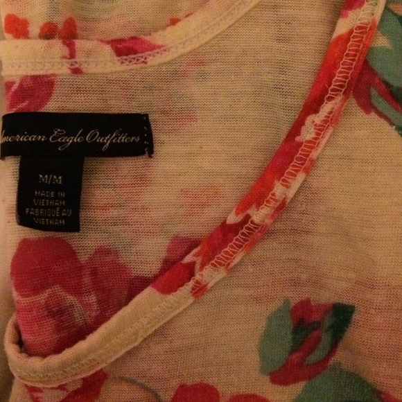 🌸🌸Flowery top 🌸🌸 - Picture 1 of 3